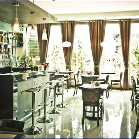 Avitel Hotel Макати Экстерьер фото
