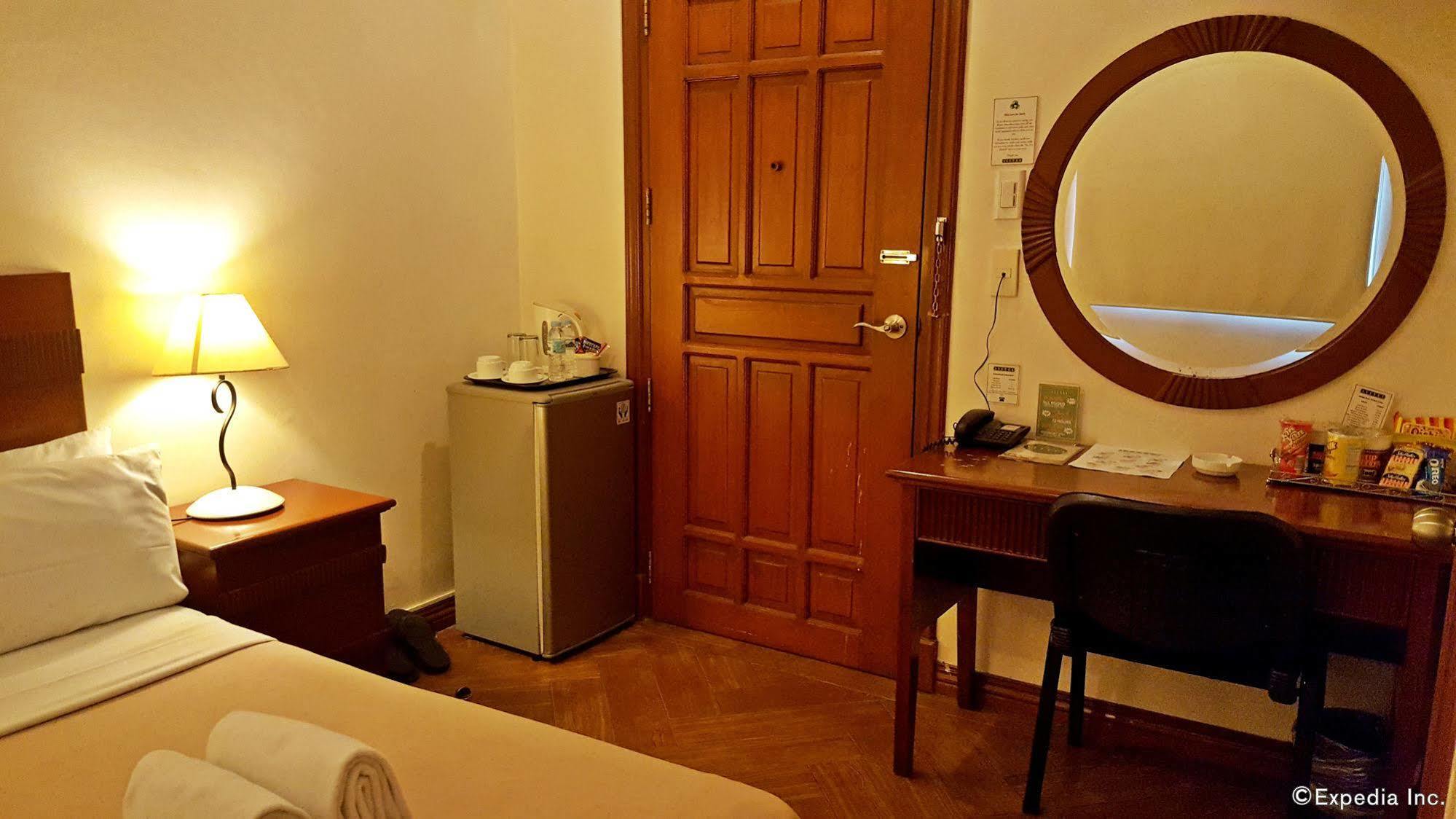 Avitel Hotel Макати Экстерьер фото