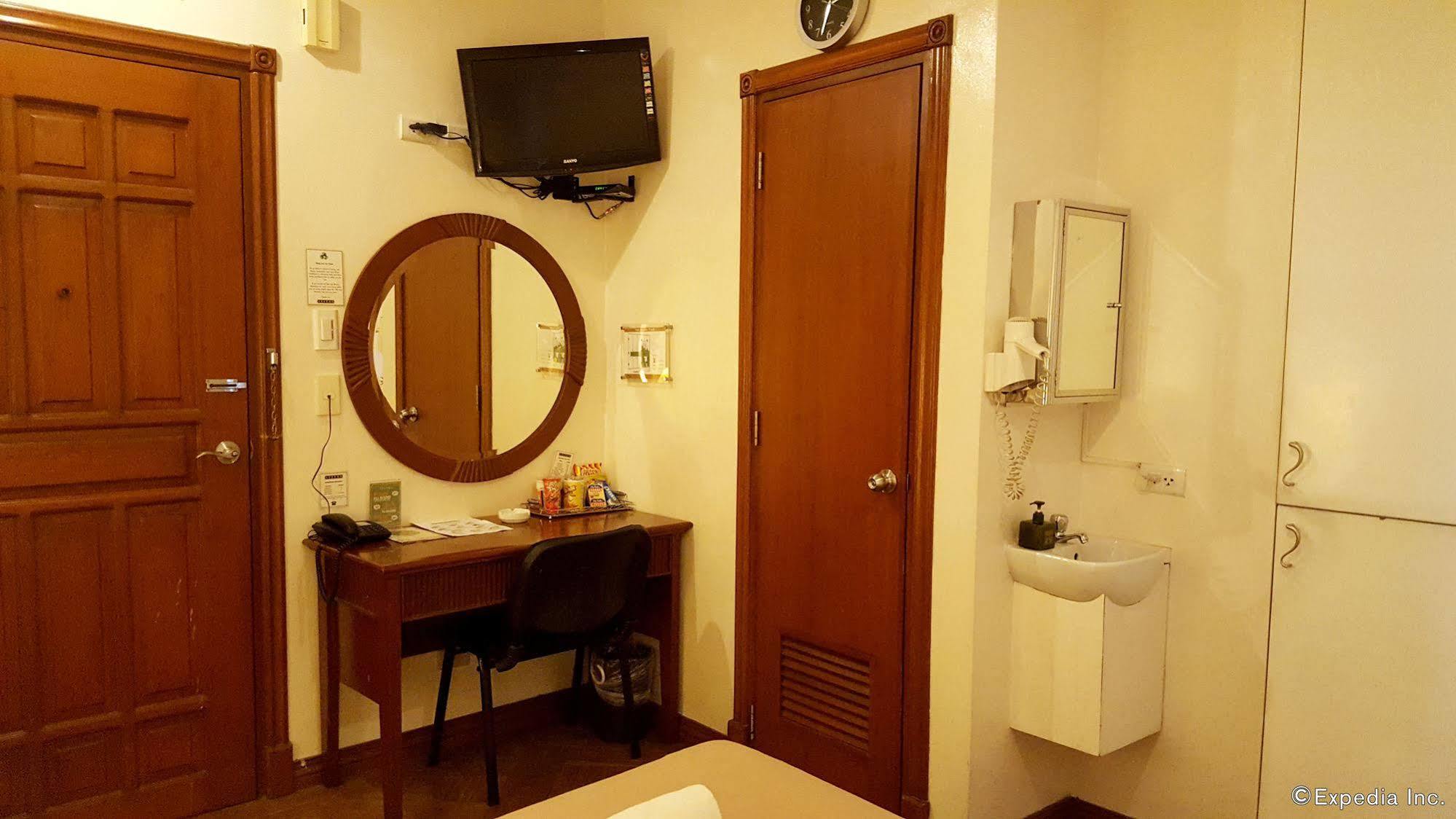 Avitel Hotel Макати Экстерьер фото