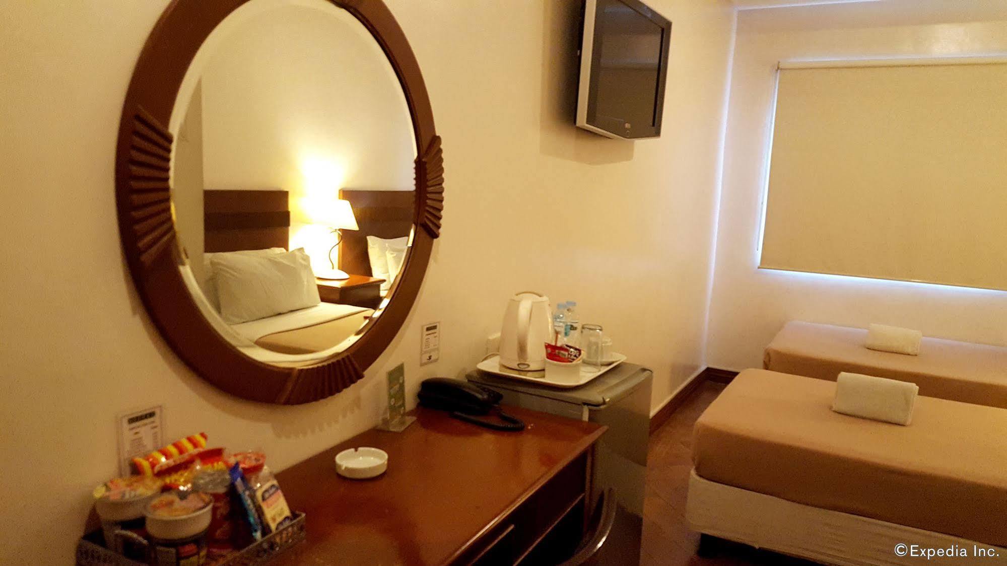 Avitel Hotel Макати Экстерьер фото