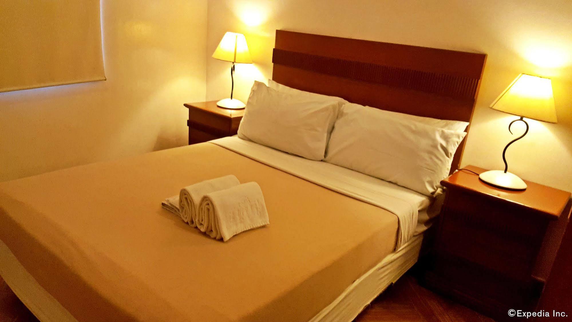 Avitel Hotel Макати Экстерьер фото