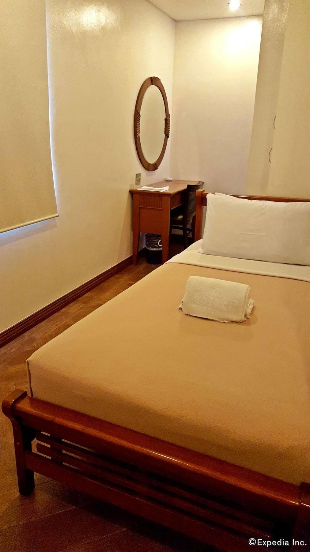 Avitel Hotel Макати Экстерьер фото