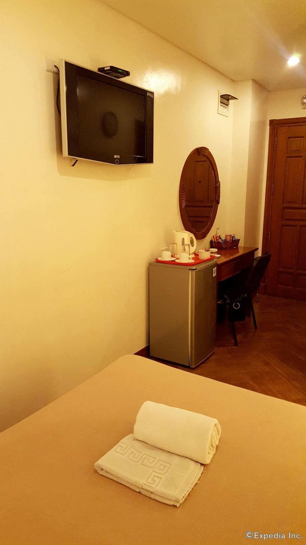 Avitel Hotel Макати Экстерьер фото