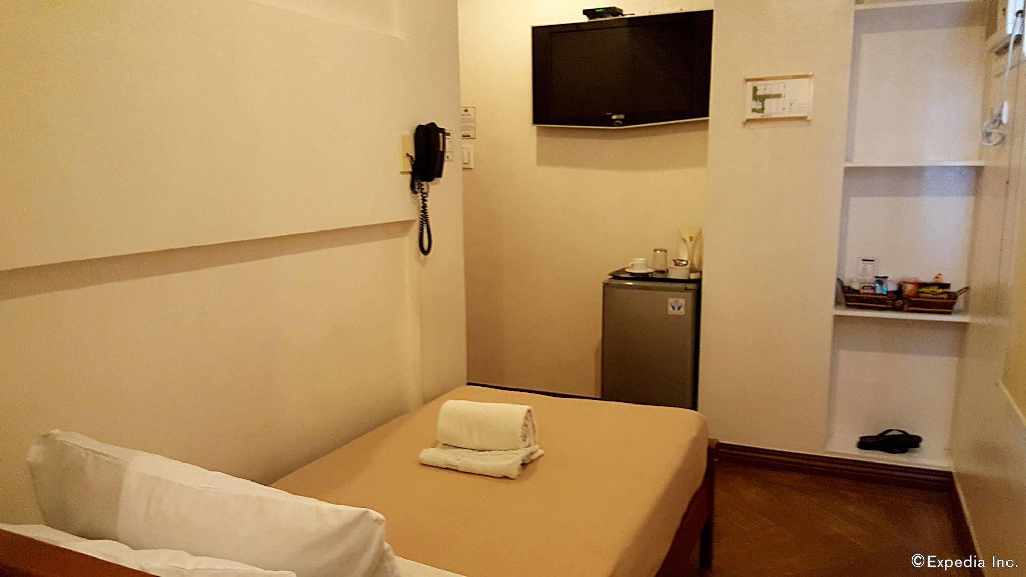 Avitel Hotel Макати Экстерьер фото
